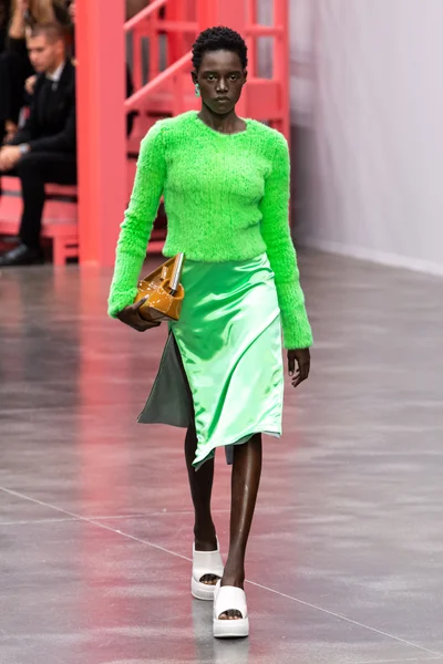 Look 27